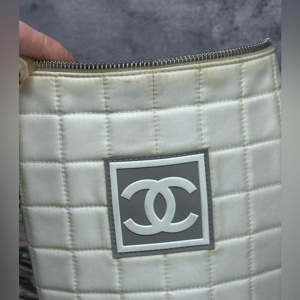 CHANEL Sports Line Bottle Holder White Shoulder Bag Cylindrical GUC - Picture 10 of 11
